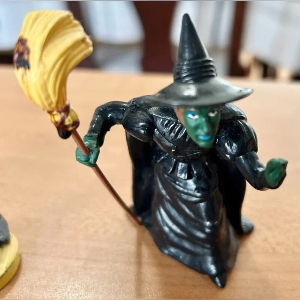 the wizard of oz mini figures lot of 5 witch/scarecrow/lion/Glenda Presents Loew